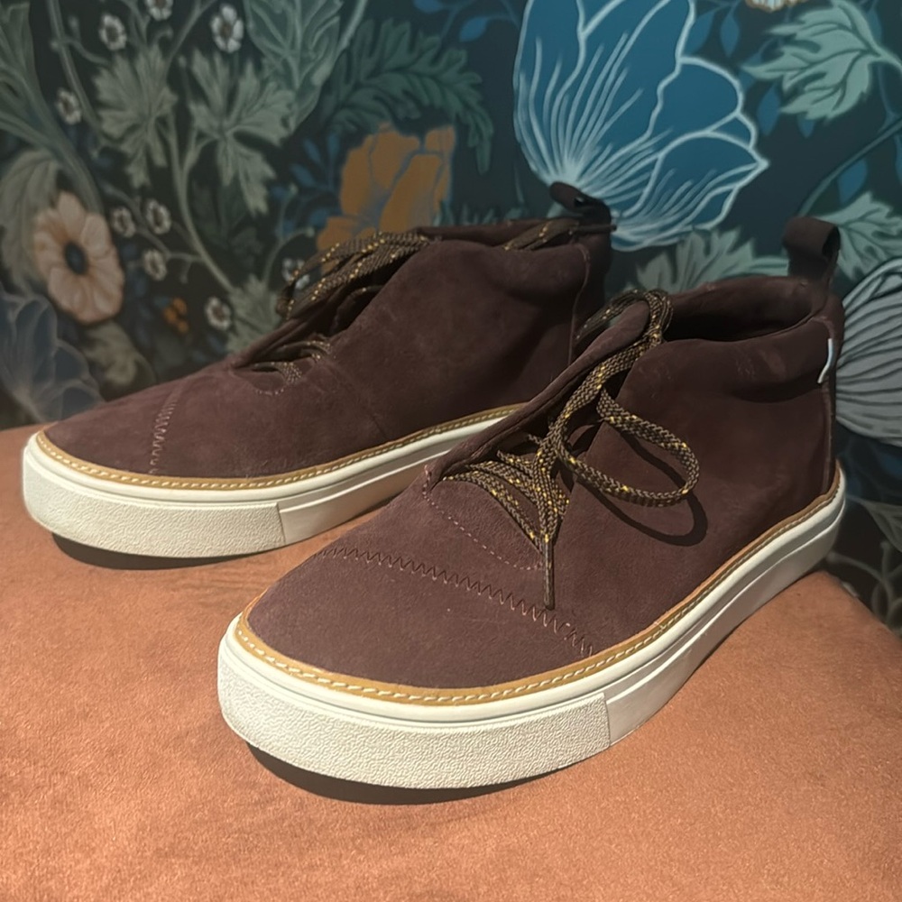 Tom’s mid-tops, burgundy suede sneakers